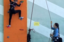 Спортивный клуб «Эдельвейс» продемонстрировал прелести скалолазания